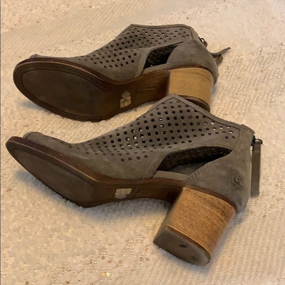 Grey suede heels - Picture 2 of 4